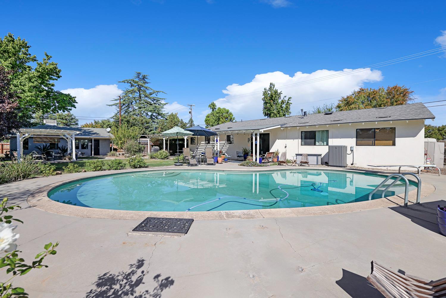 733 W Gettysburg Ave, Fresno, CA 93705