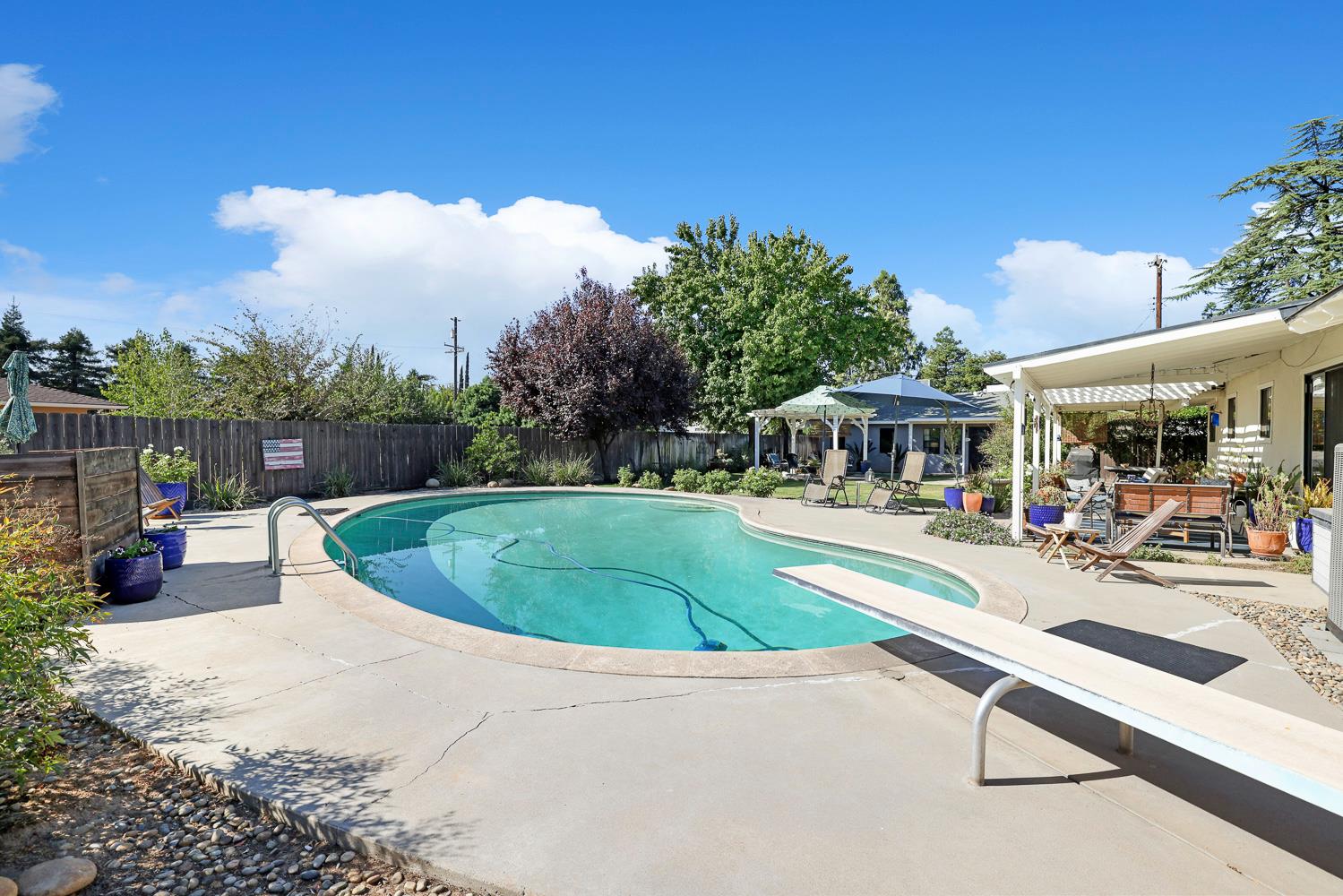 733 W Gettysburg Ave, Fresno, CA 93705