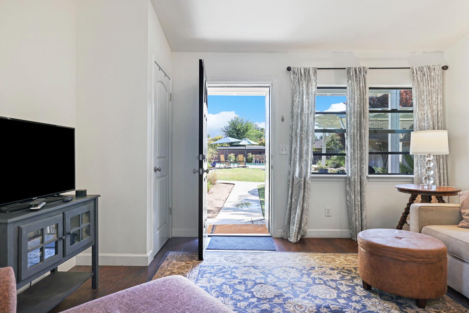 733 W Gettysburg Ave, Fresno, CA 93705