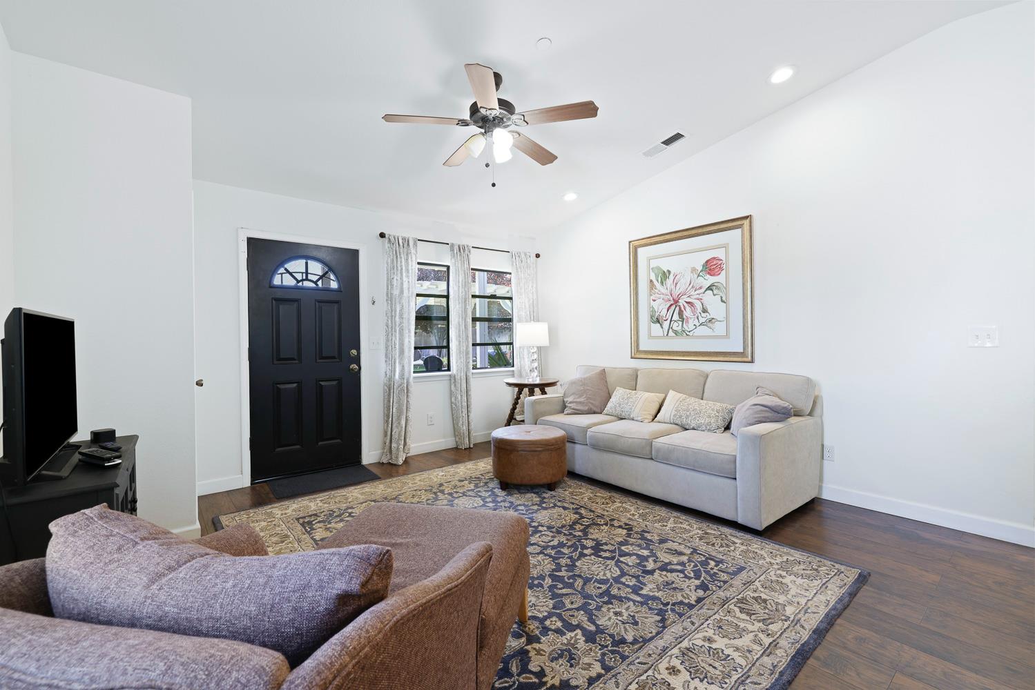 733 W Gettysburg Ave, Fresno, CA 93705