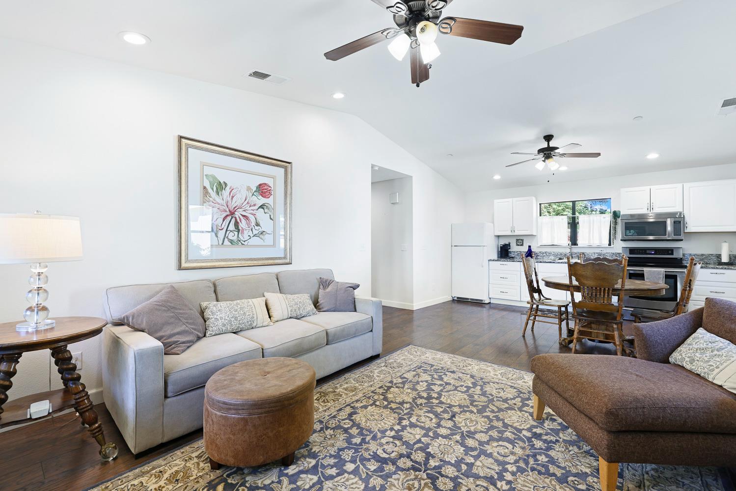 733 W Gettysburg Ave, Fresno, CA 93705