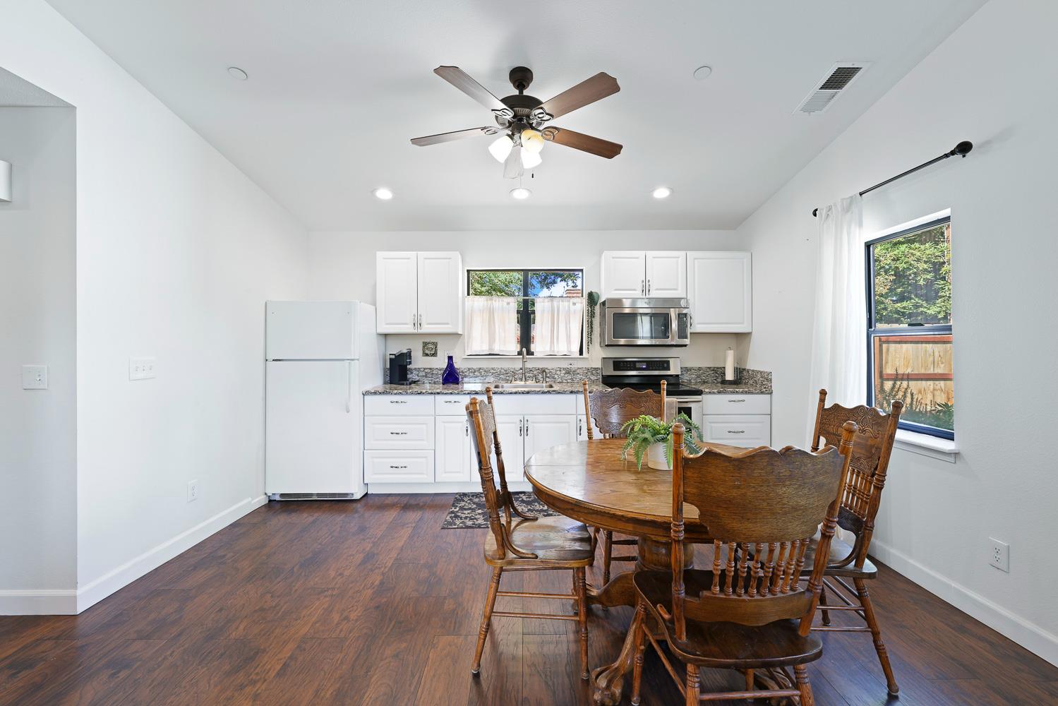 733 W Gettysburg Ave, Fresno, CA 93705