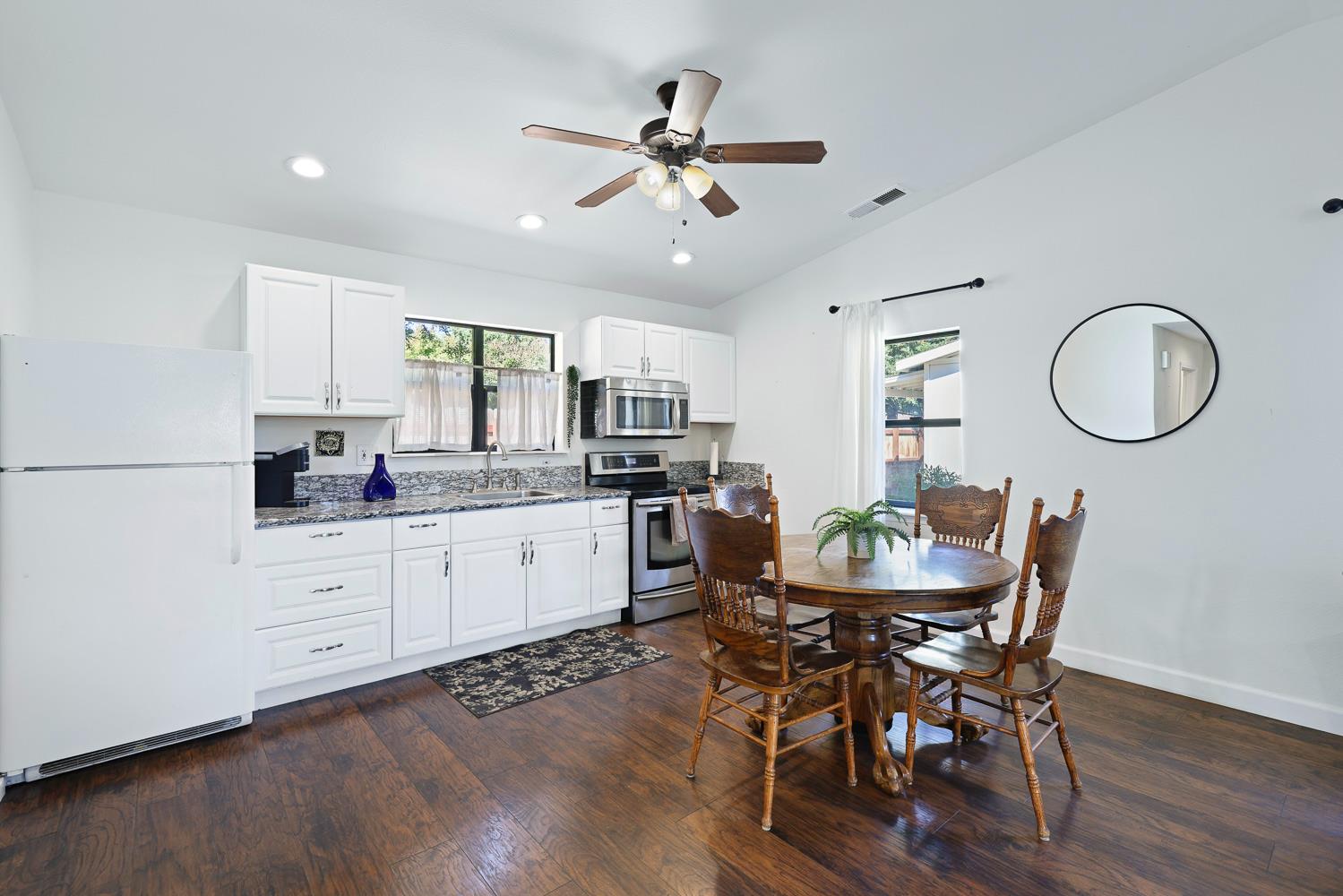 733 W Gettysburg Ave, Fresno, CA 93705