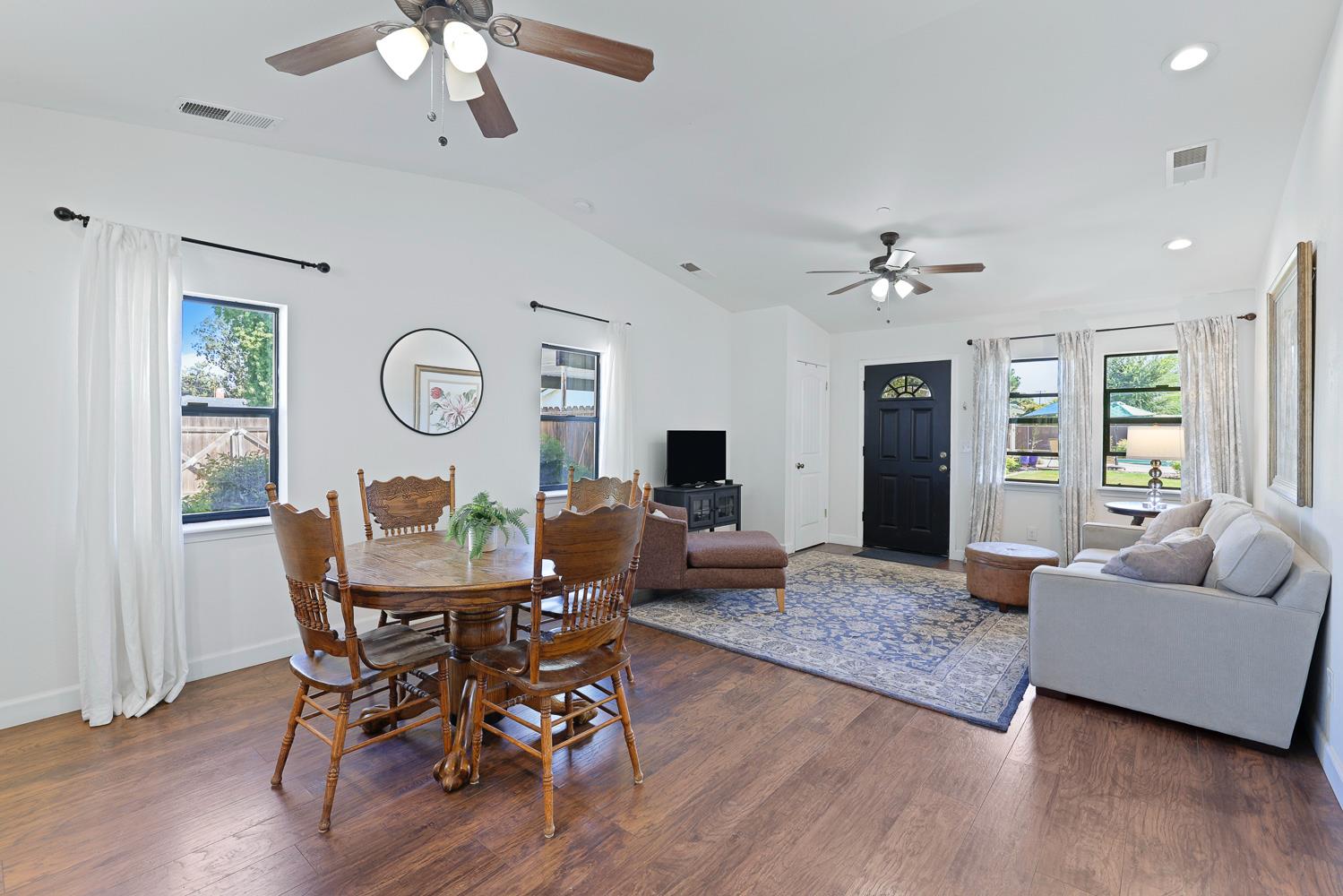 733 W Gettysburg Ave, Fresno, CA 93705