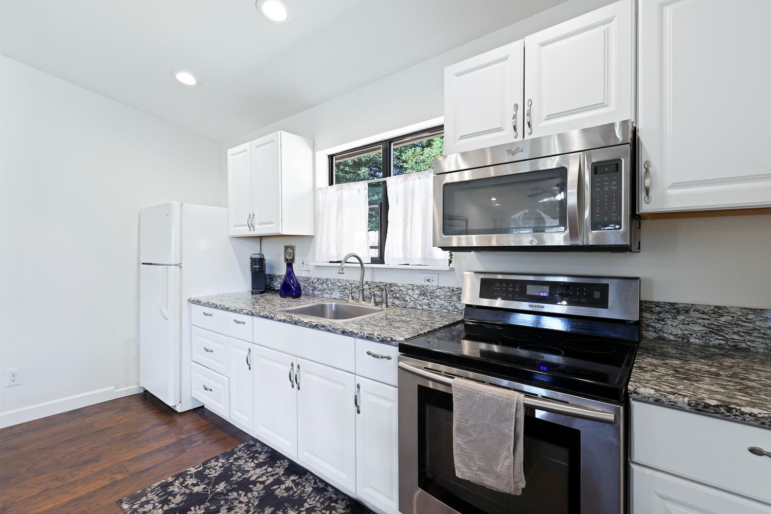 733 W Gettysburg Ave, Fresno, CA 93705