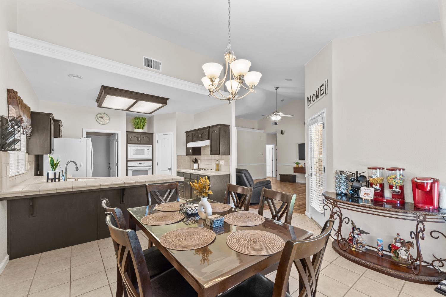 15906 W C St, Kerman, CA 93630