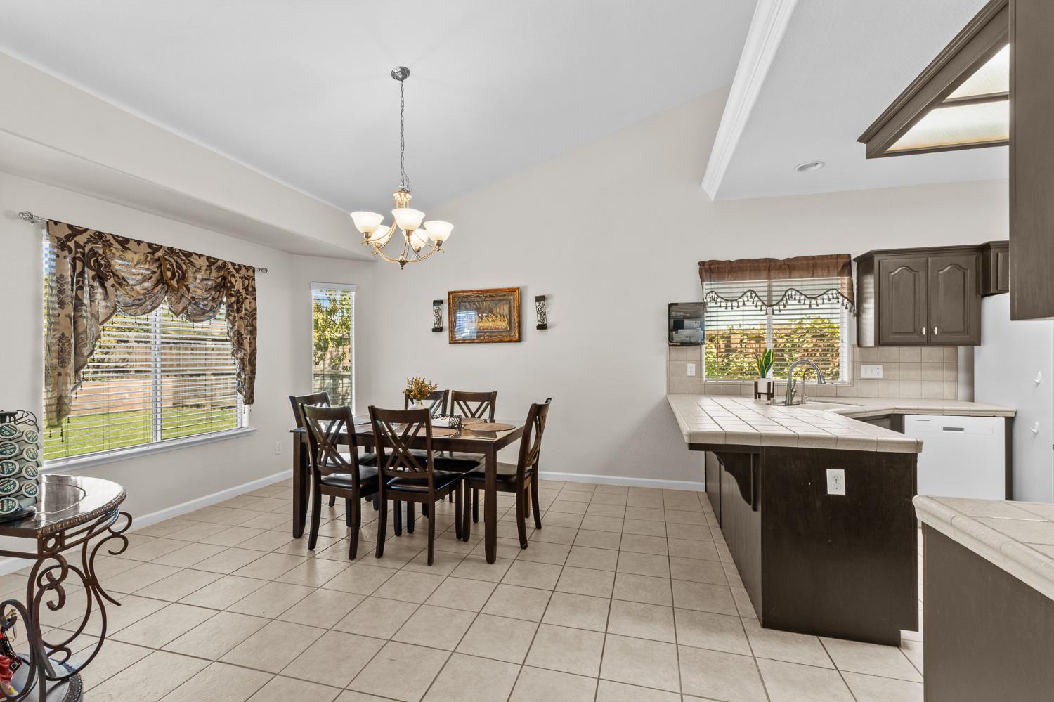 15906 W C St, Kerman, CA 93630