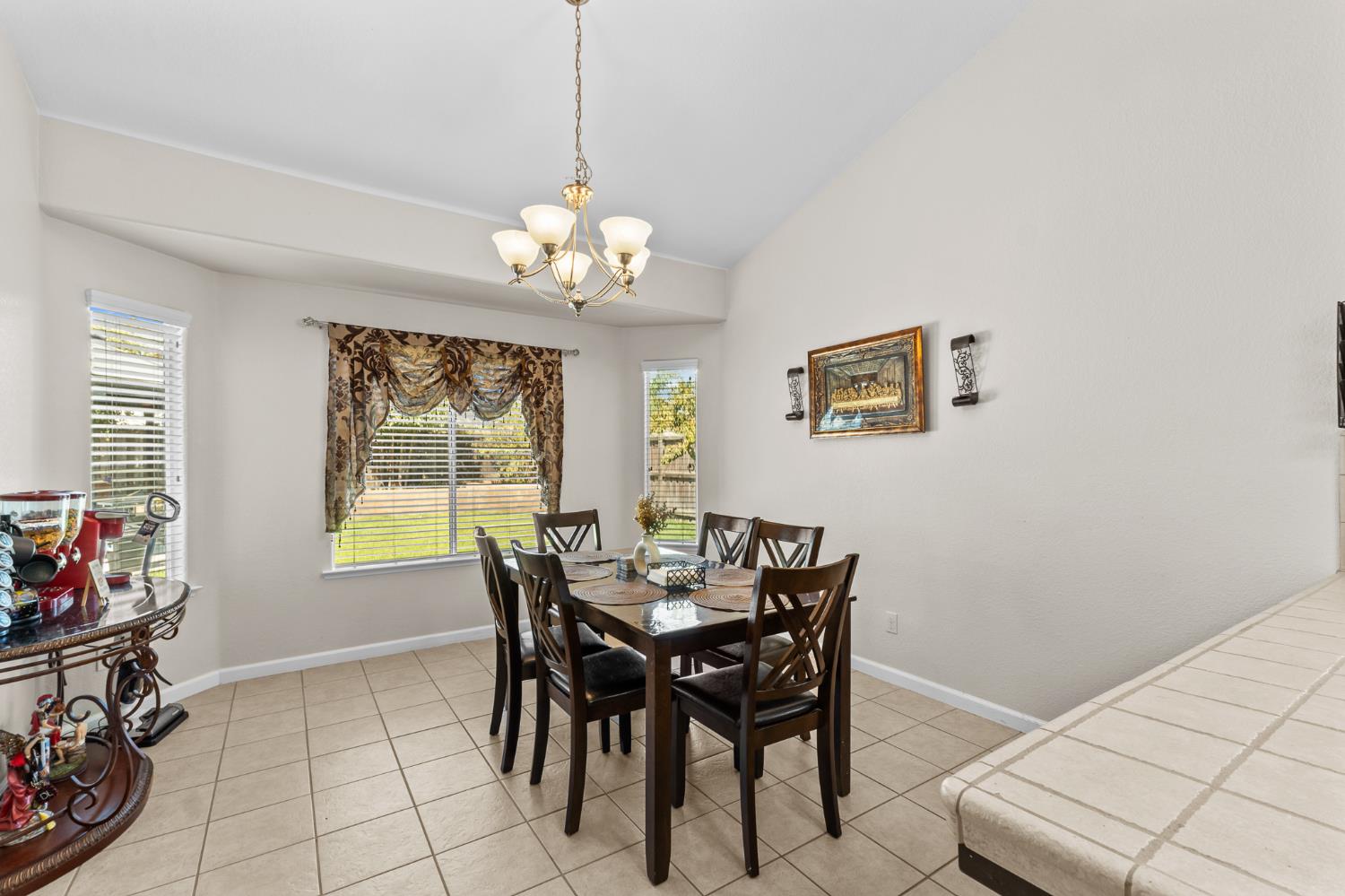 15906 W C St, Kerman, CA 93630