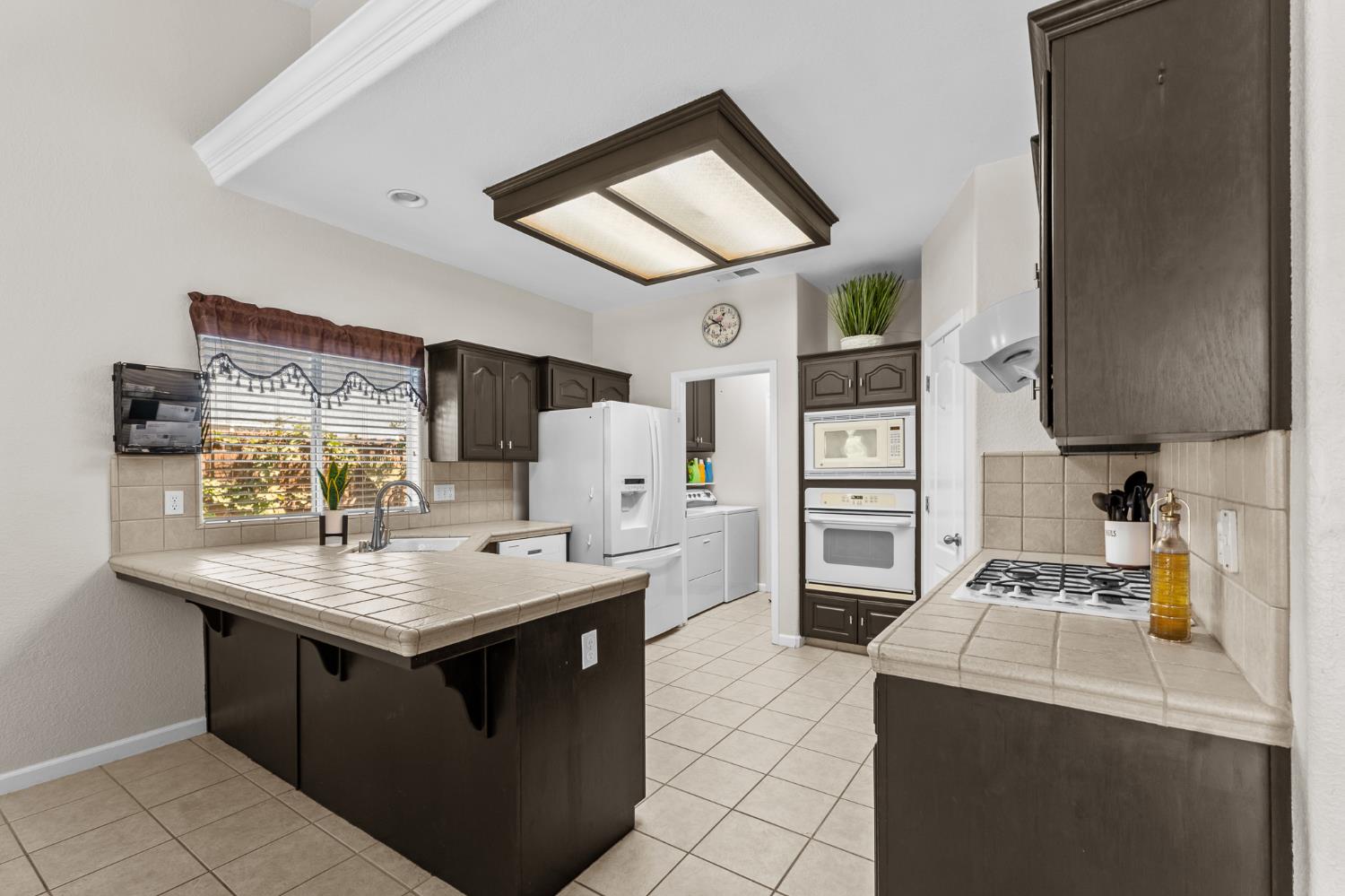 15906 W C St, Kerman, CA 93630