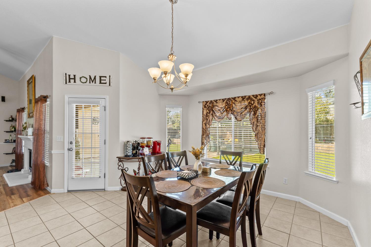 15906 W C St, Kerman, CA 93630