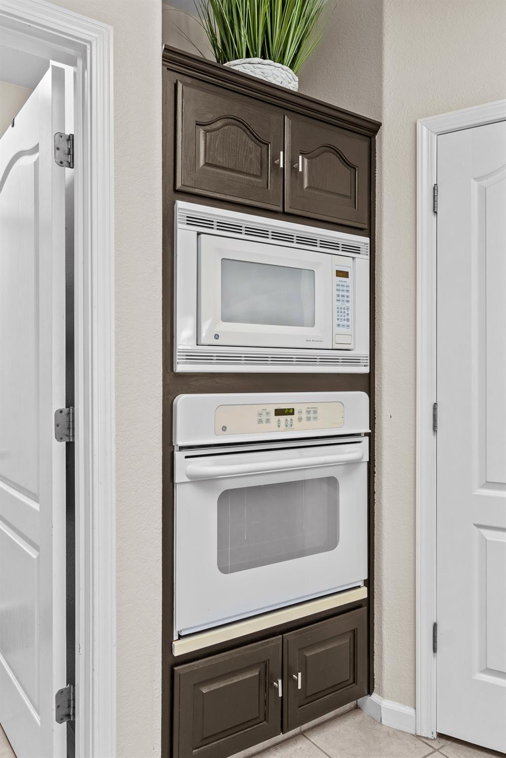 15906 W C St, Kerman, CA 93630