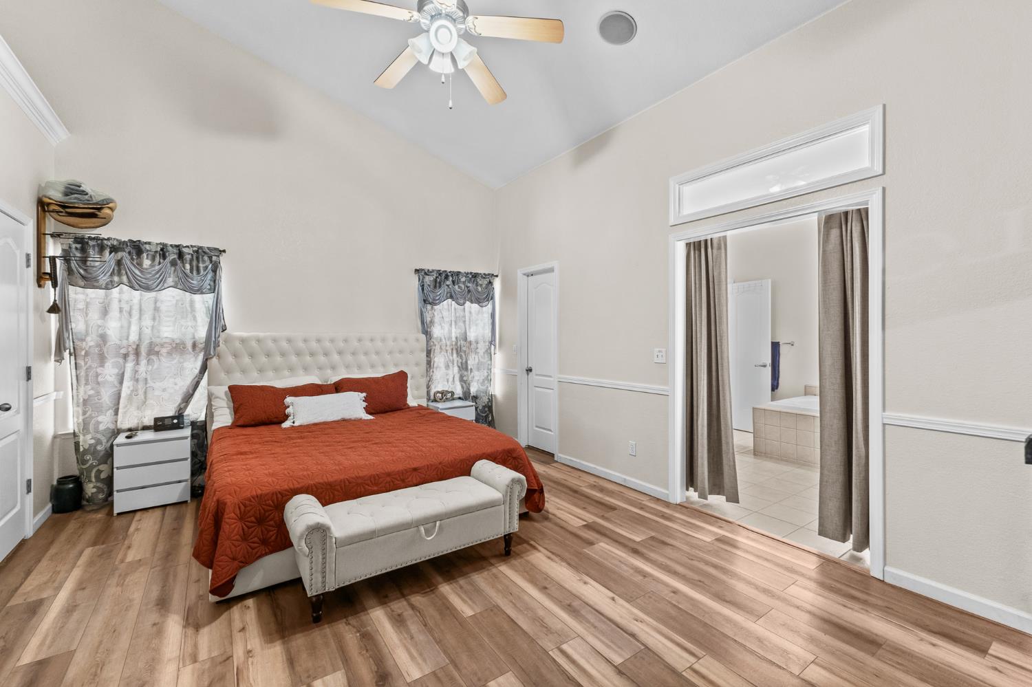 15906 W C St, Kerman, CA 93630