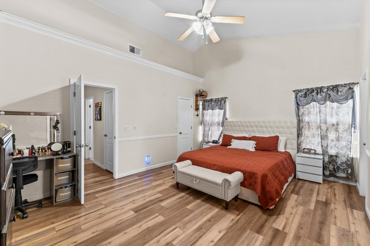 15906 W C St, Kerman, CA 93630