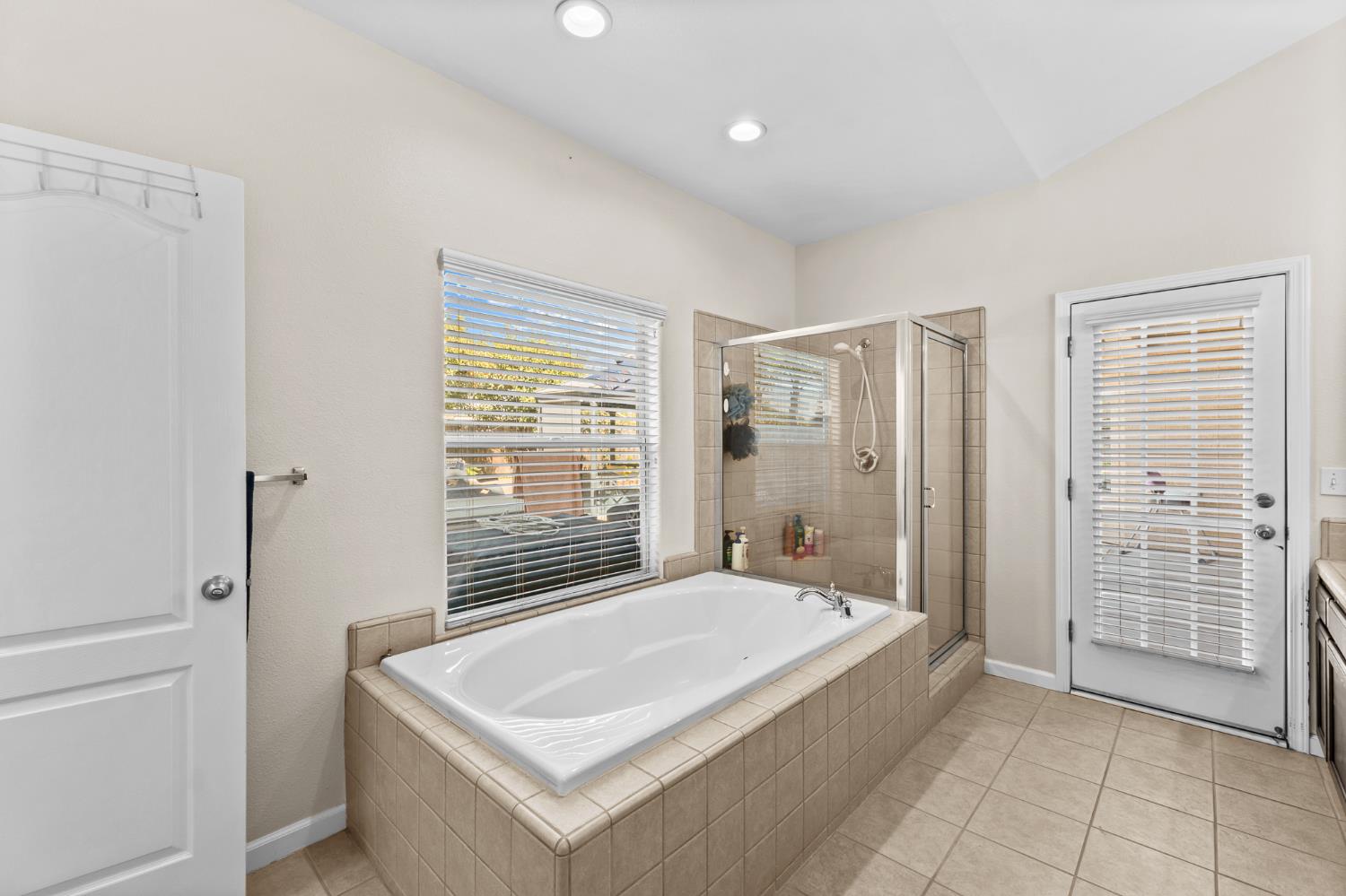 15906 W C St, Kerman, CA 93630