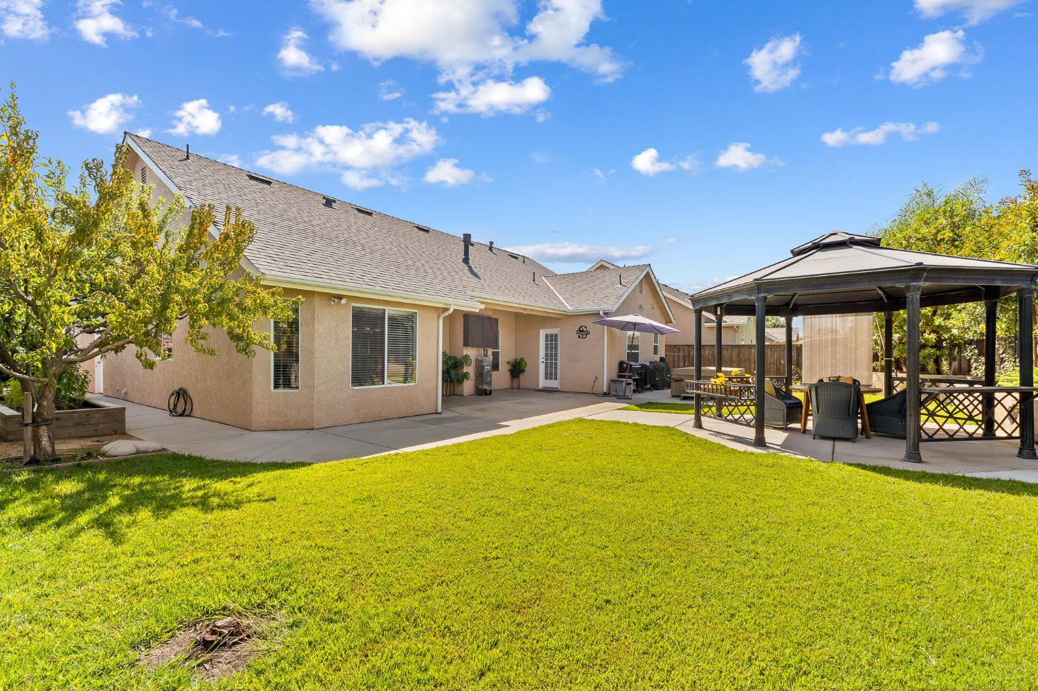 15906 W C St, Kerman, CA 93630