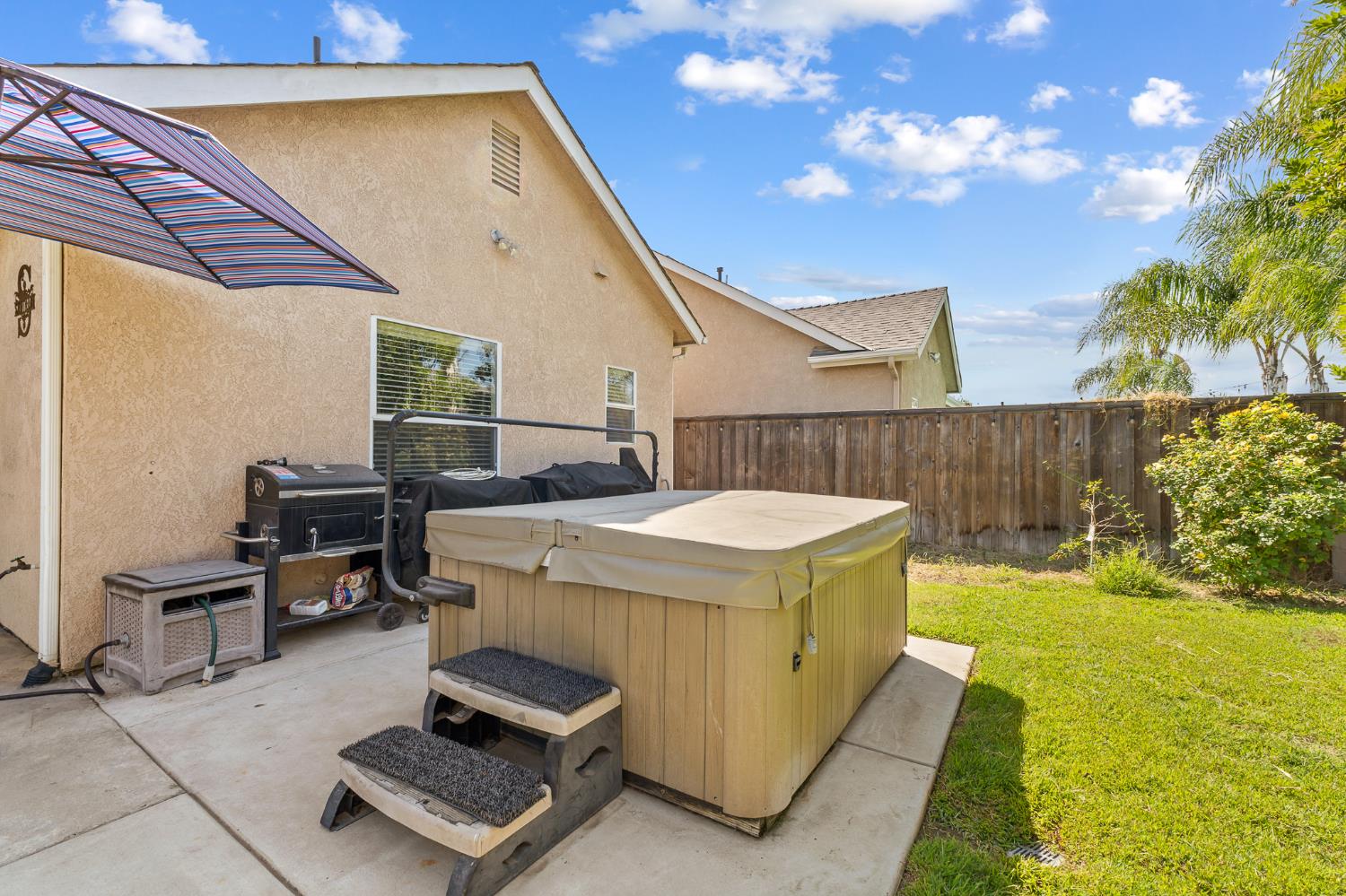 15906 W C St, Kerman, CA 93630