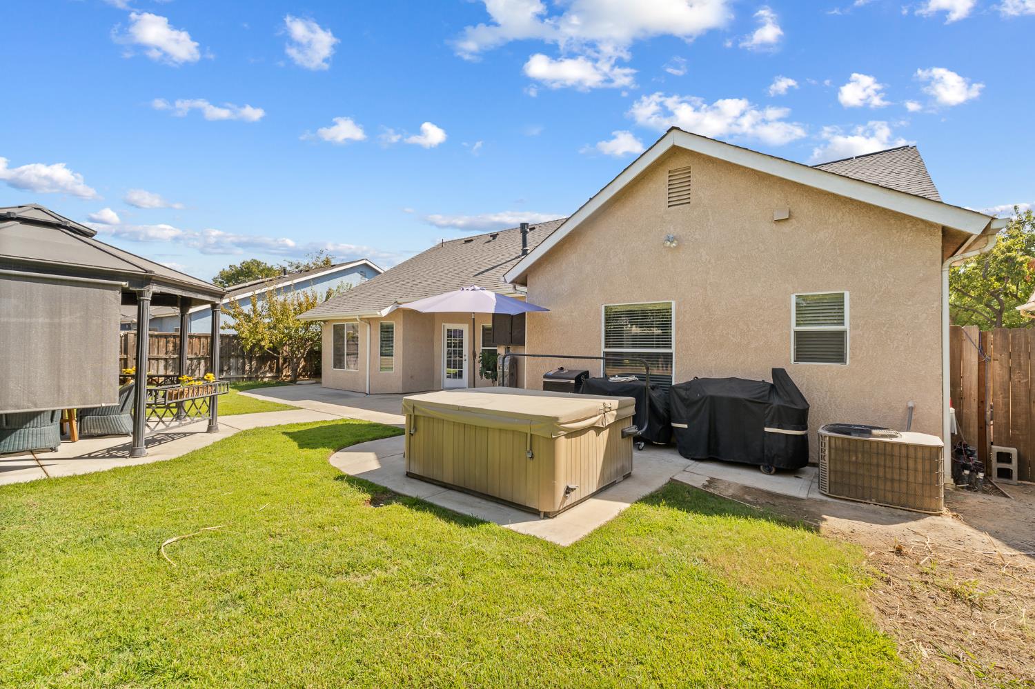 15906 W C St, Kerman, CA 93630