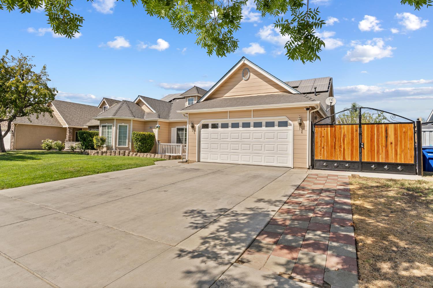 15906 W C St, Kerman, CA 93630