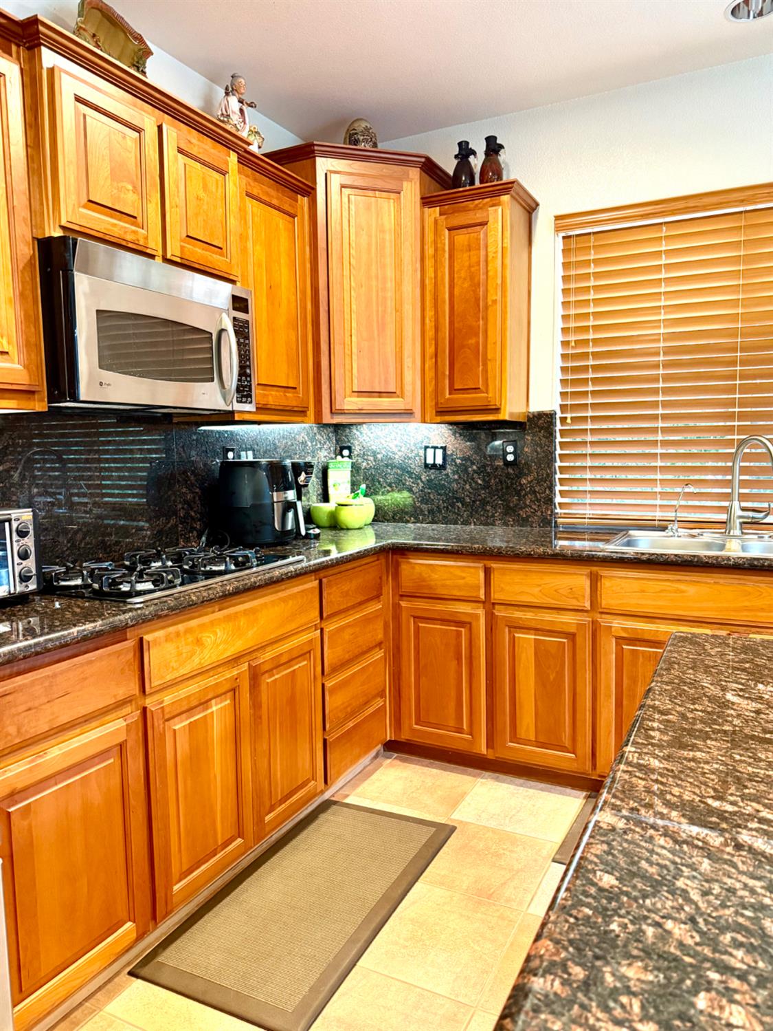 9200 Hunters Creek Way, Chowchilla, CA 93610