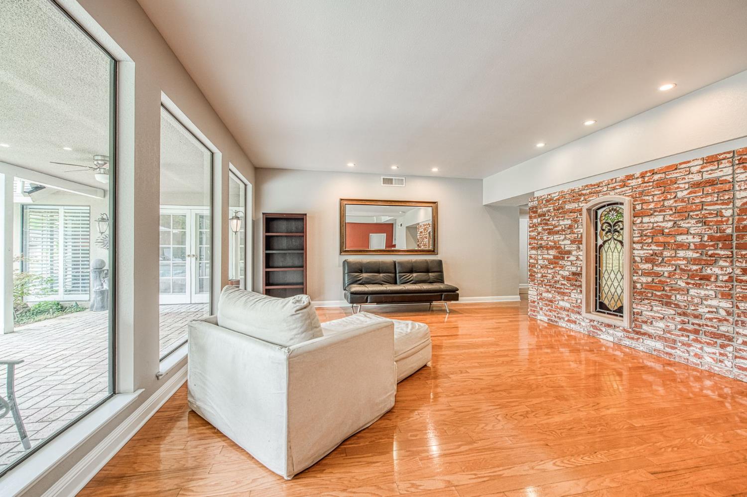 5284 N Pleasant Ave, Fresno, CA 93711