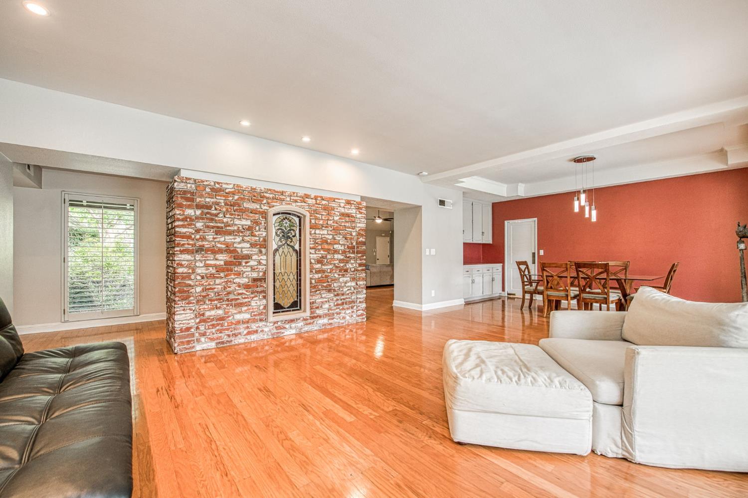 5284 N Pleasant Ave, Fresno, CA 93711