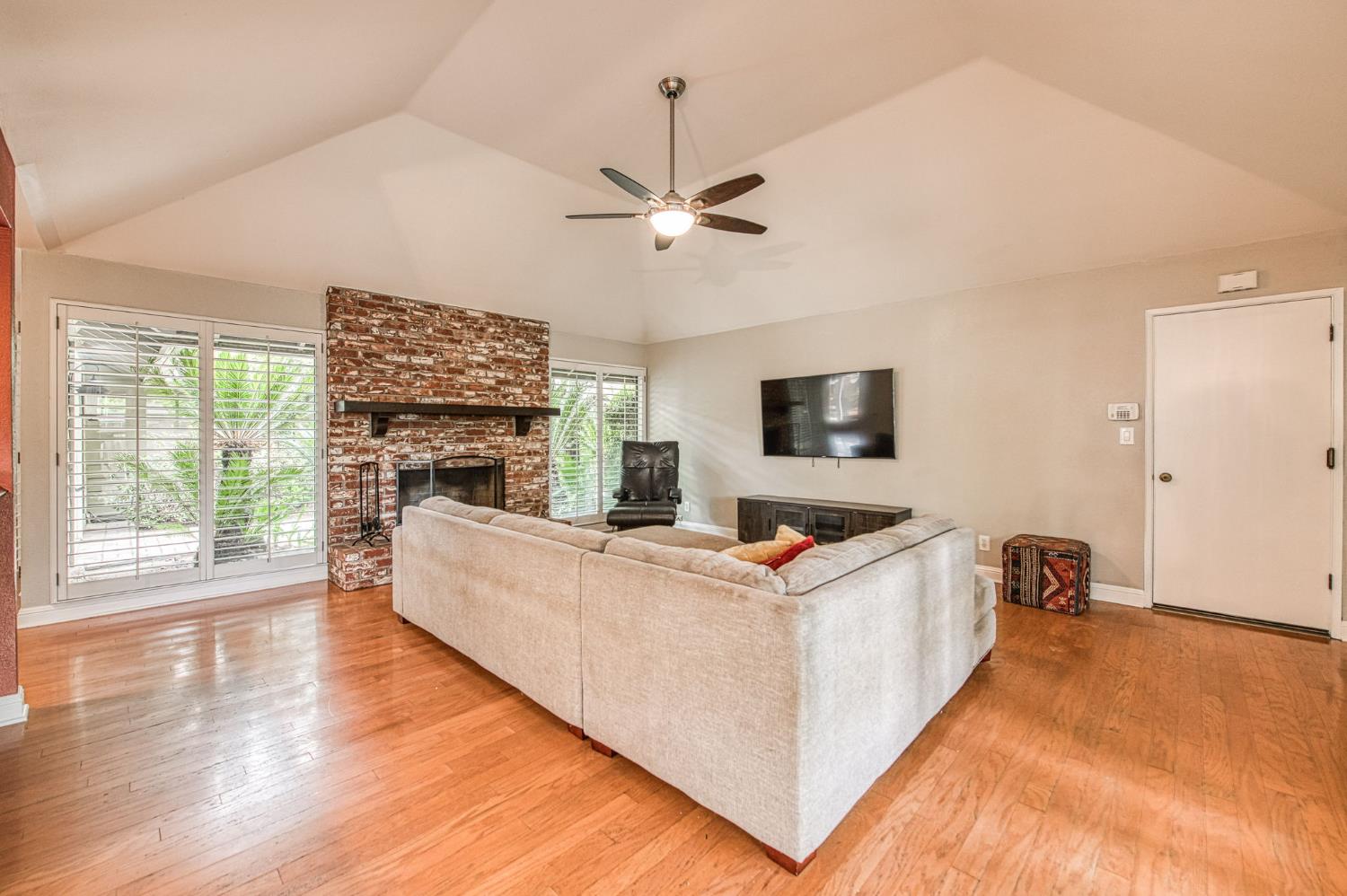 5284 N Pleasant Ave, Fresno, CA 93711