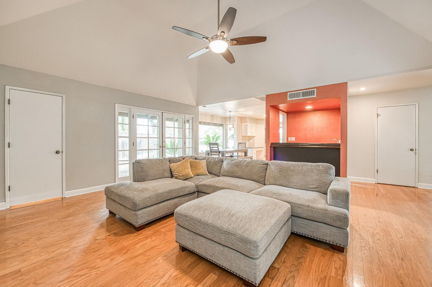 5284 N Pleasant Ave, Fresno, CA 93711