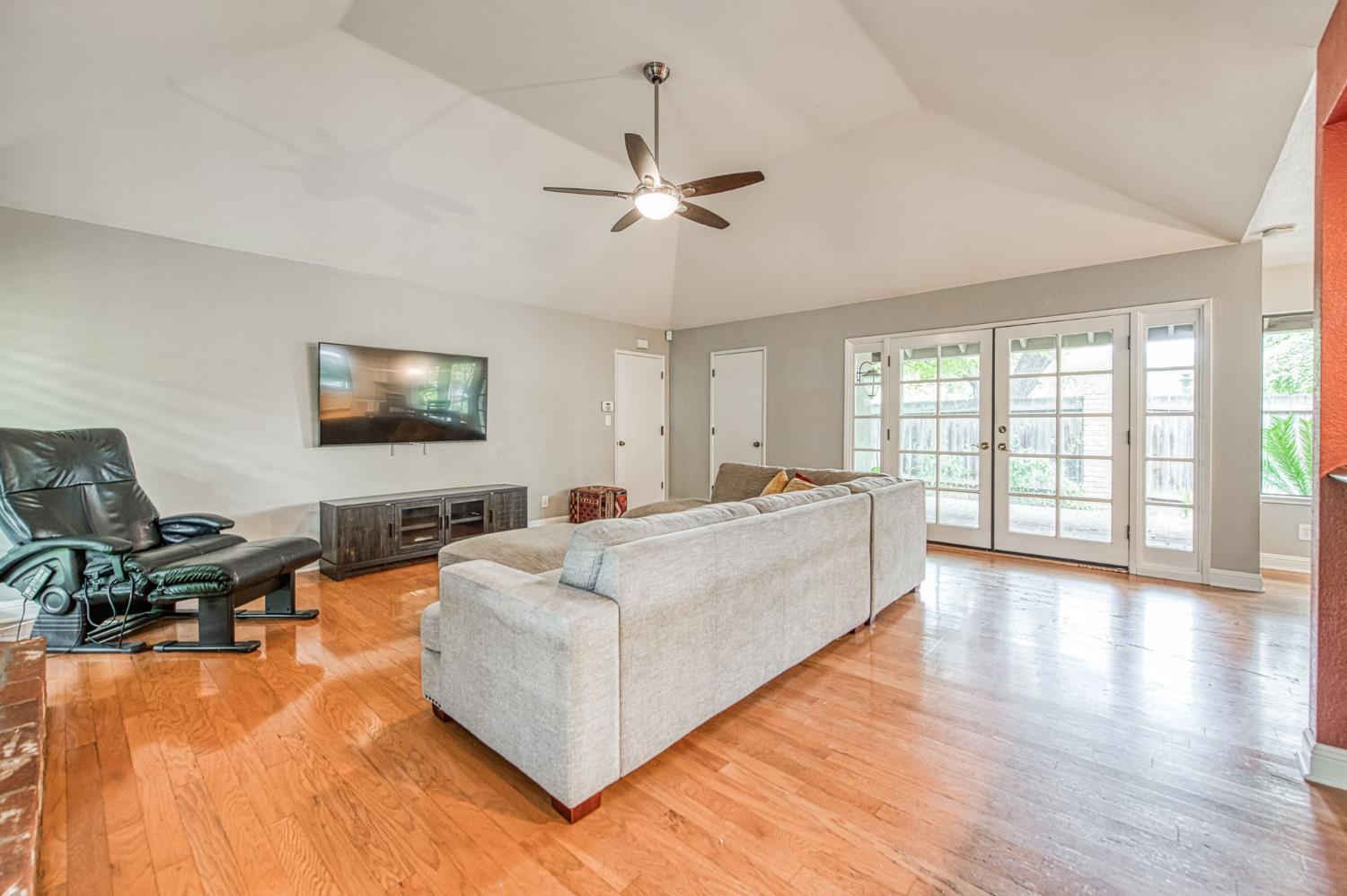 5284 N Pleasant Ave, Fresno, CA 93711