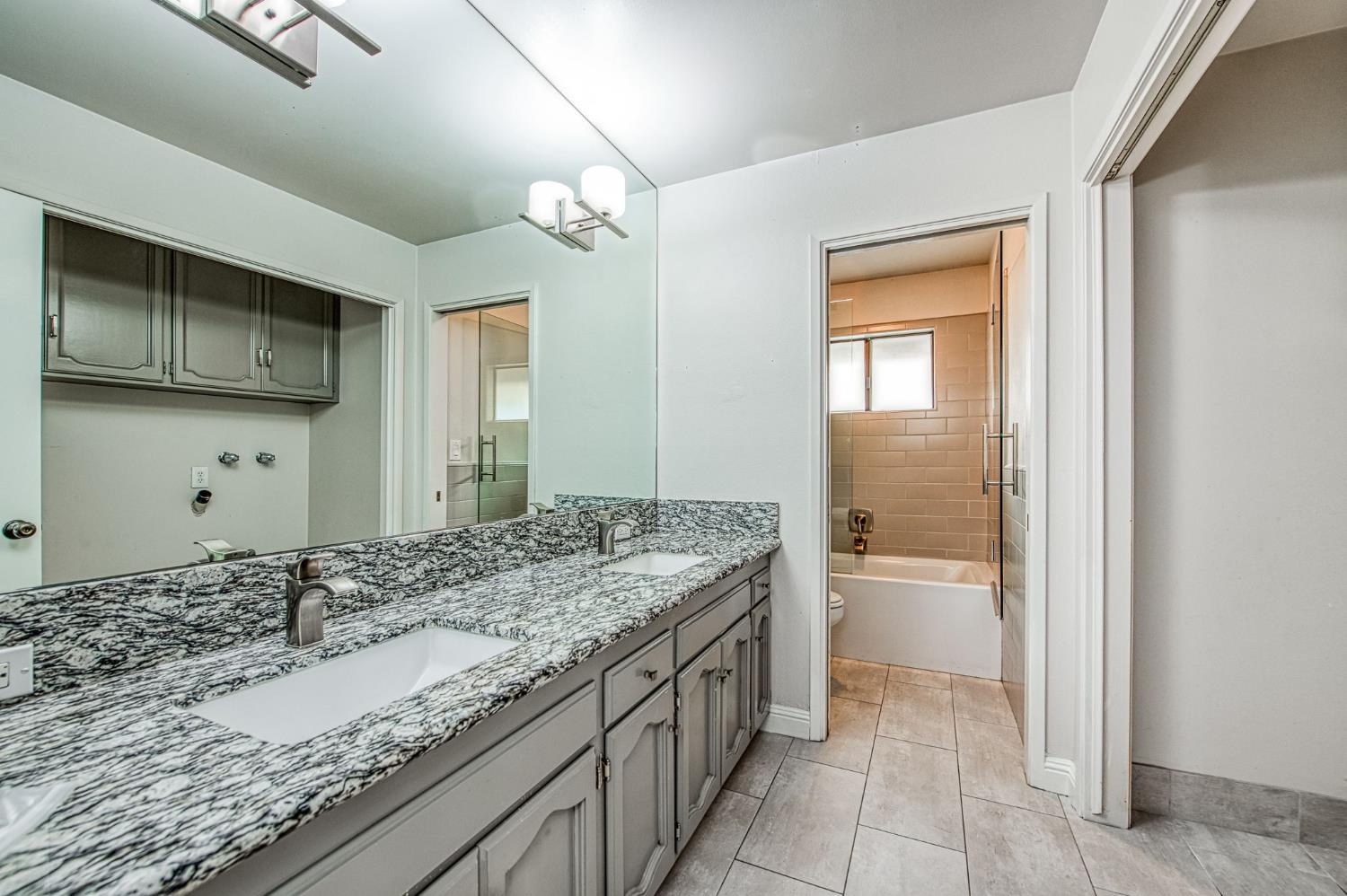 5284 N Pleasant Ave, Fresno, CA 93711