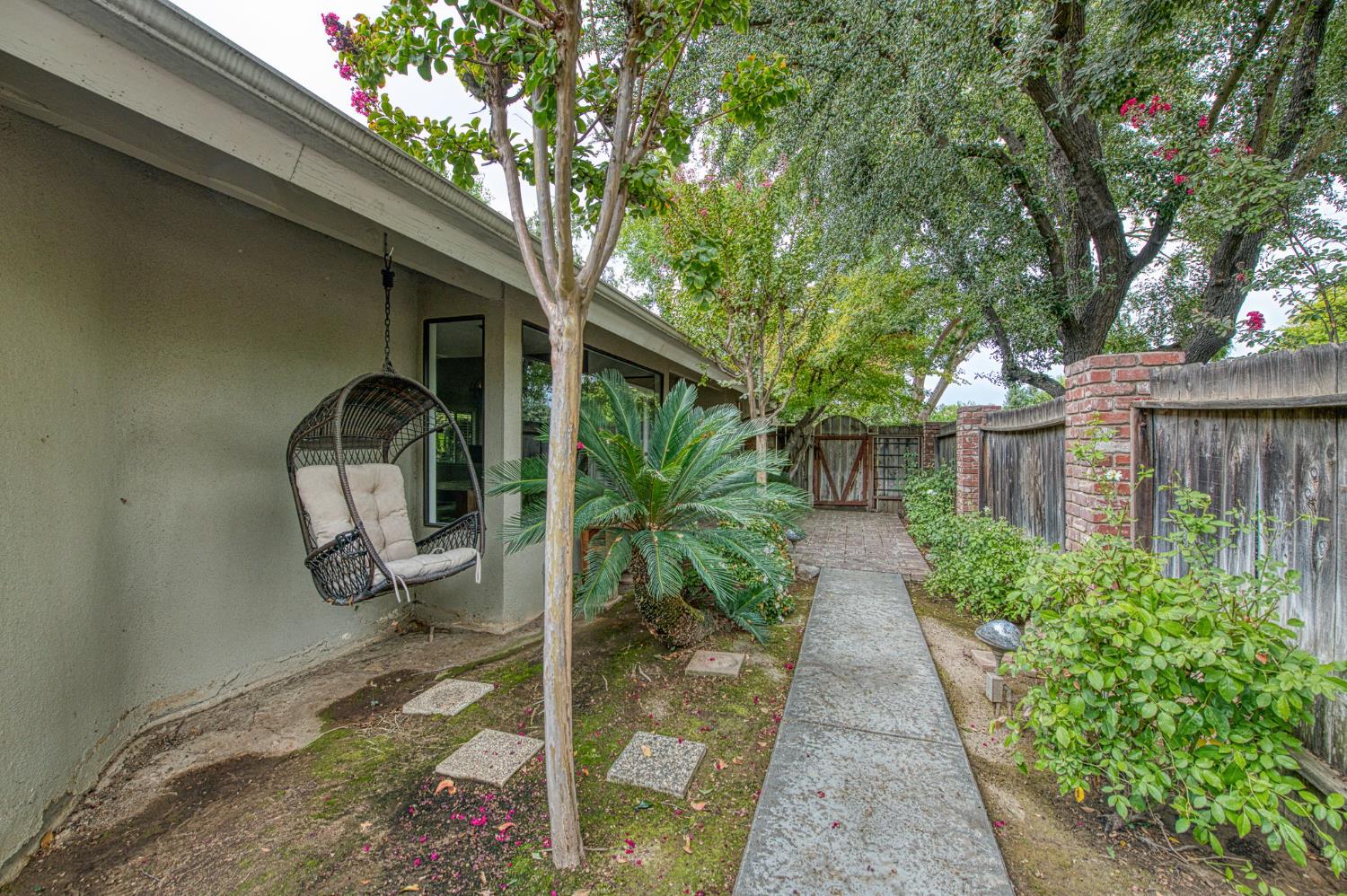 5284 N Pleasant Ave, Fresno, CA 93711