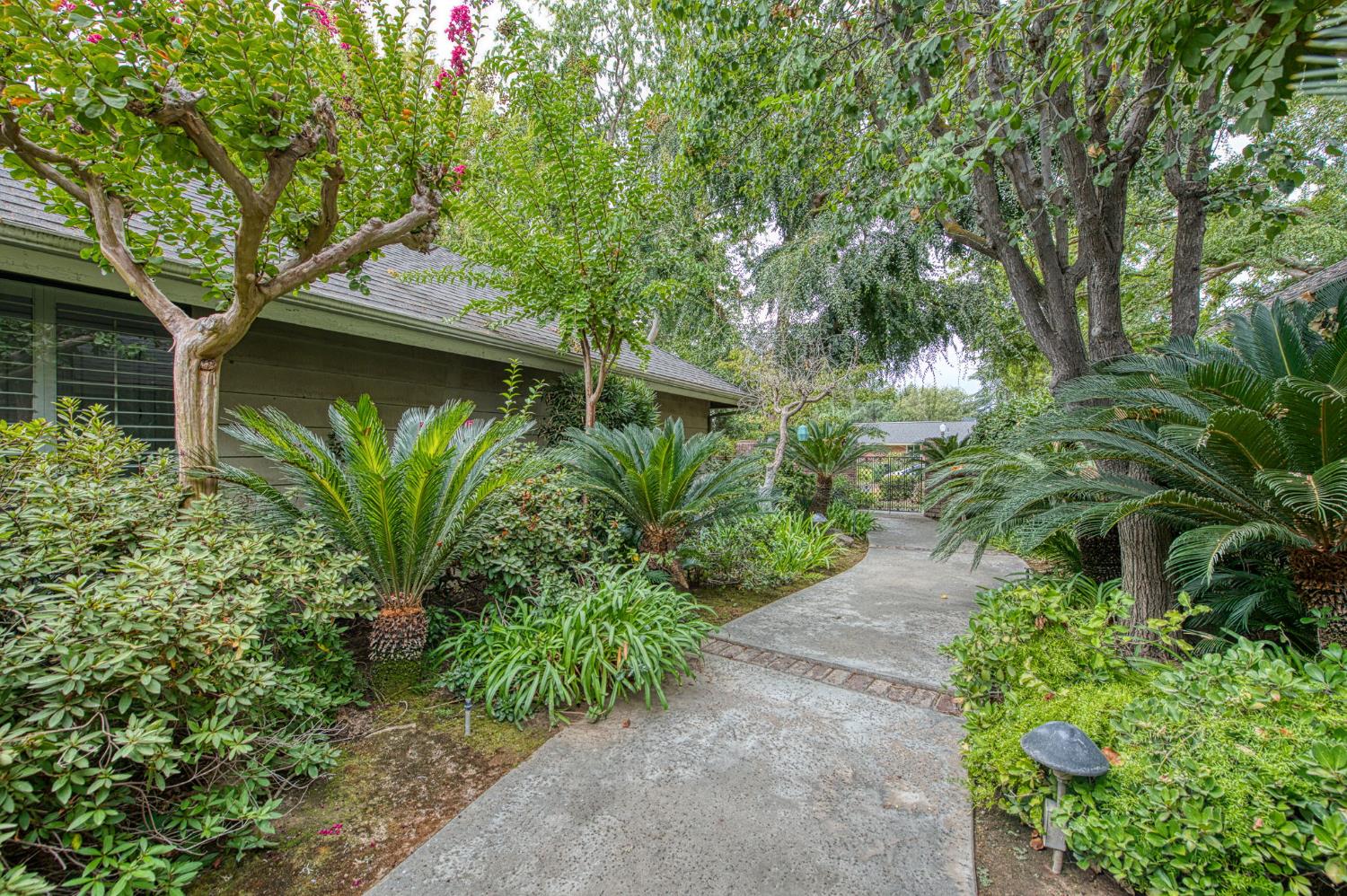 5284 N Pleasant Ave, Fresno, CA 93711