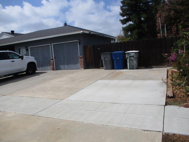 1568 E Calimyrna Ave, Fresno, CA 93710