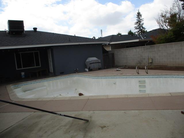 1568 E Calimyrna Ave, Fresno, CA 93710