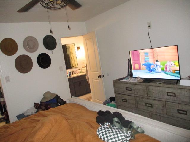 1568 E Calimyrna Ave, Fresno, CA 93710