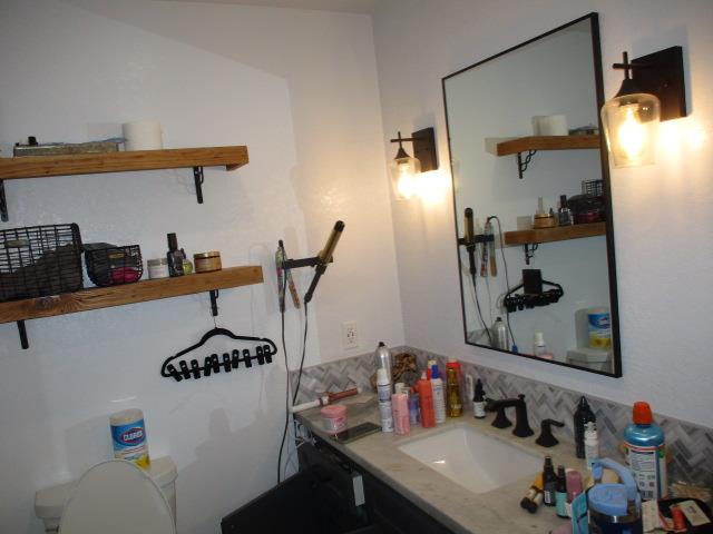 1568 E Calimyrna Ave, Fresno, CA 93710