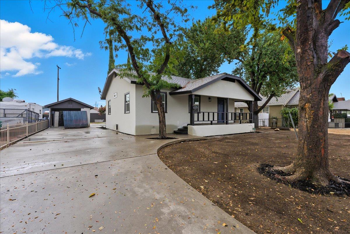 2842 B St, Selma, CA 93662