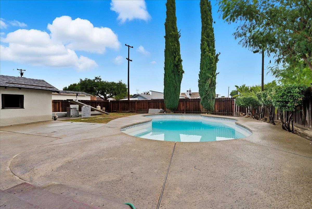 2842 B St, Selma, CA 93662