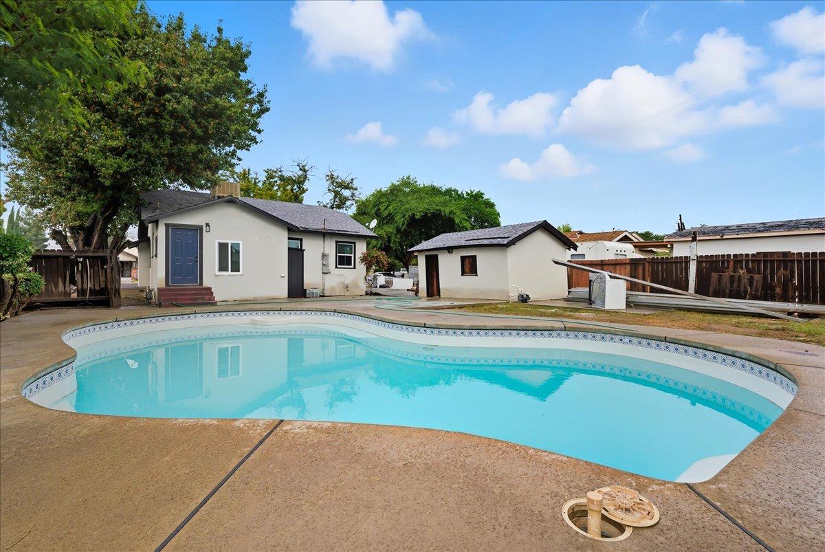 2842 B St, Selma, CA 93662