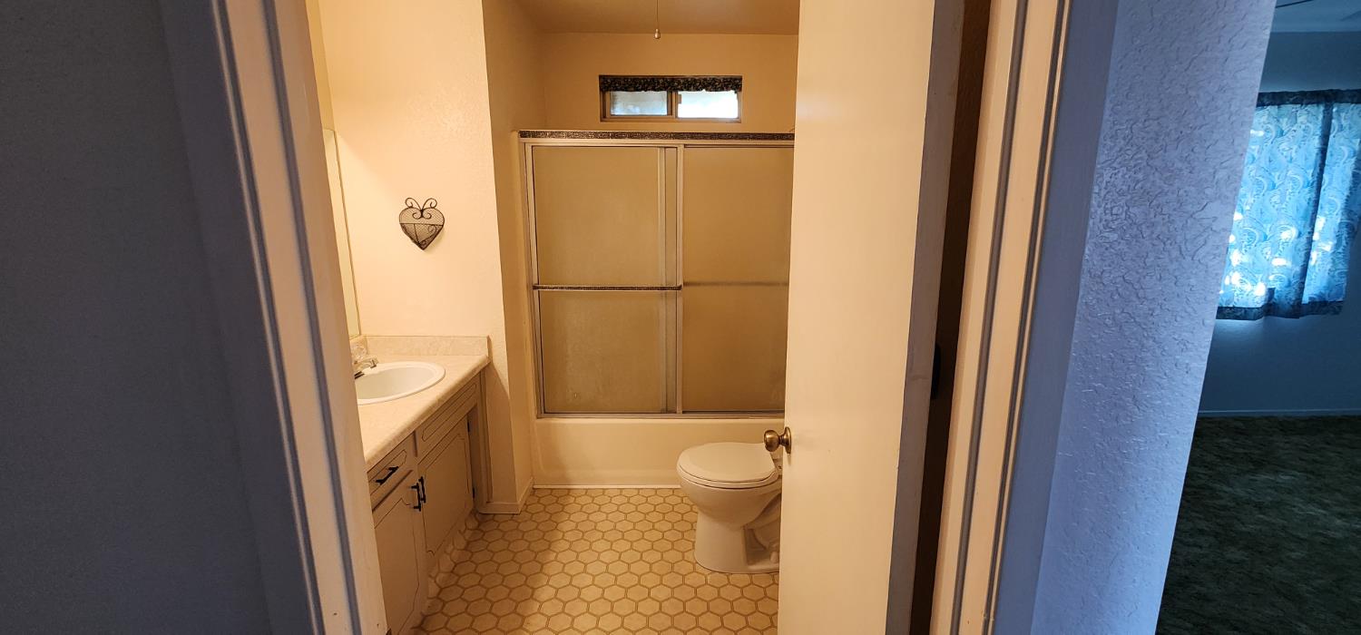 10350 Avenue 388, Dinuba, CA 93618