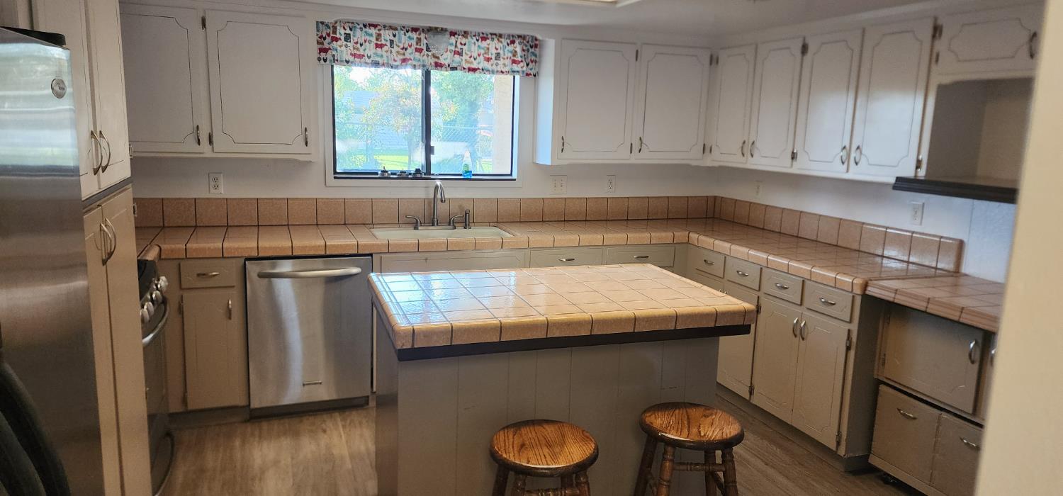 10350 Avenue 388, Dinuba, CA 93618