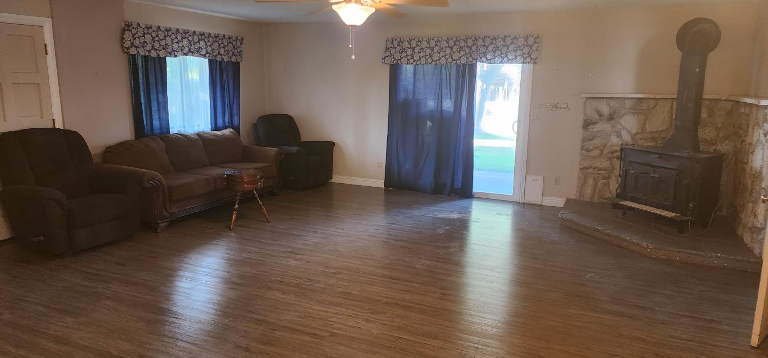 10350 Avenue 388, Dinuba, CA 93618