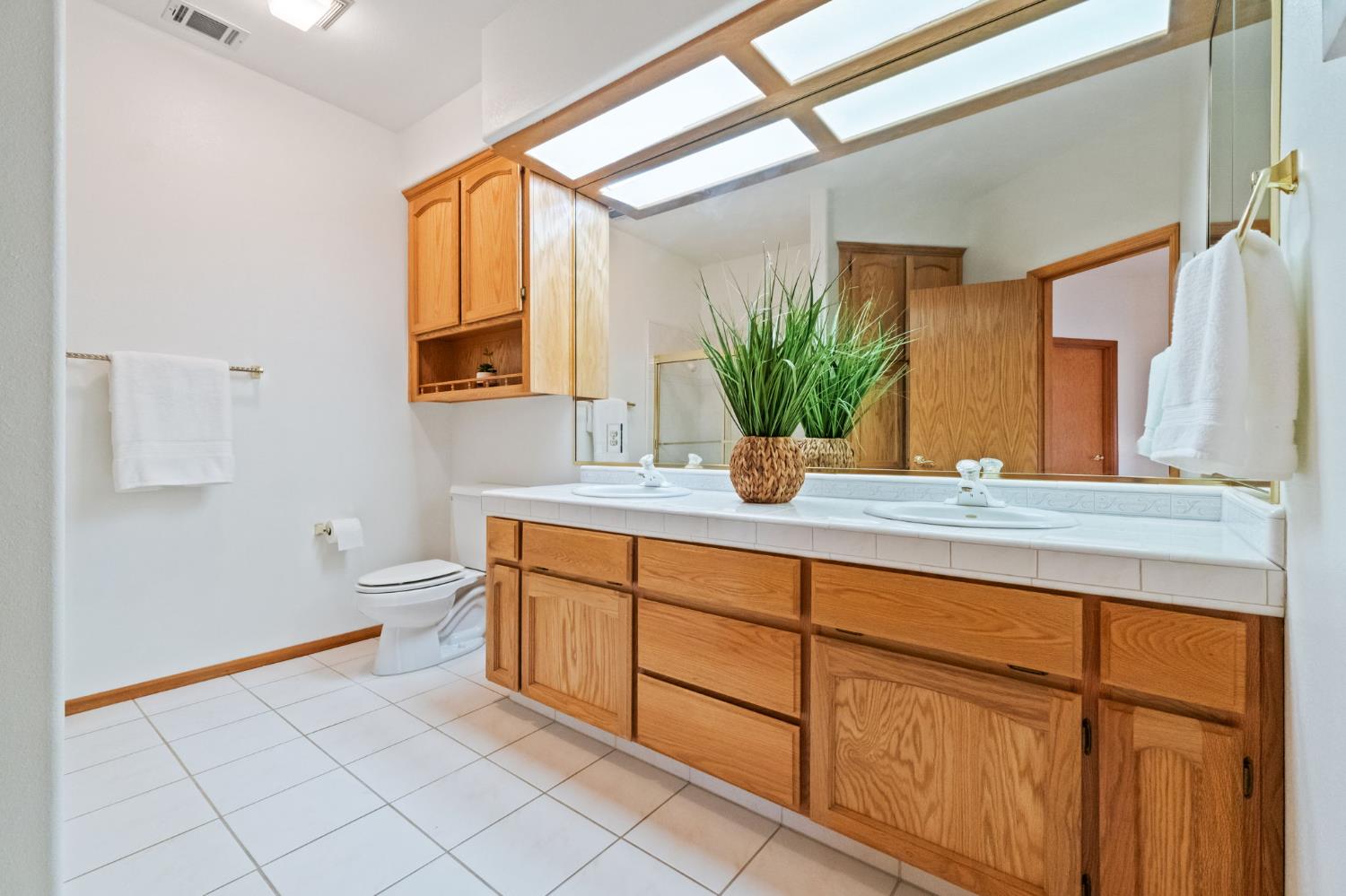7357 E Dennett Ave, Fresno, CA 93737