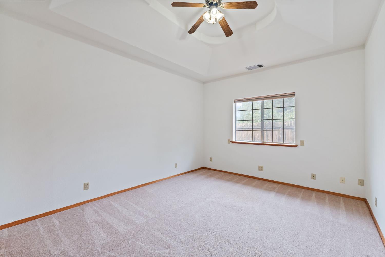 7357 E Dennett Ave, Fresno, CA 93737