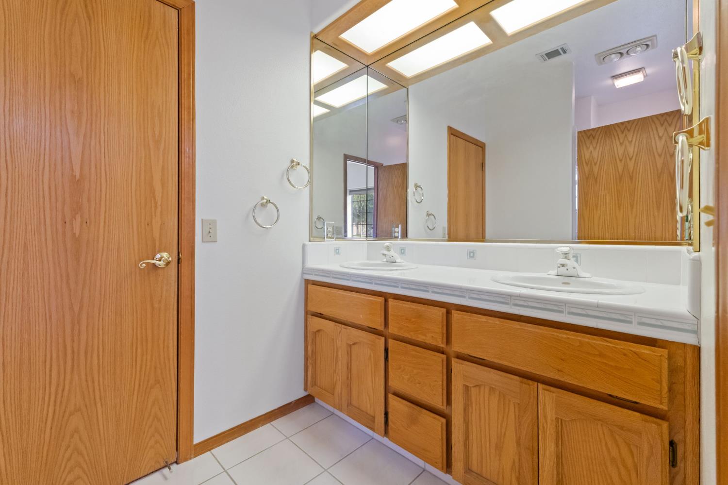 7357 E Dennett Ave, Fresno, CA 93737