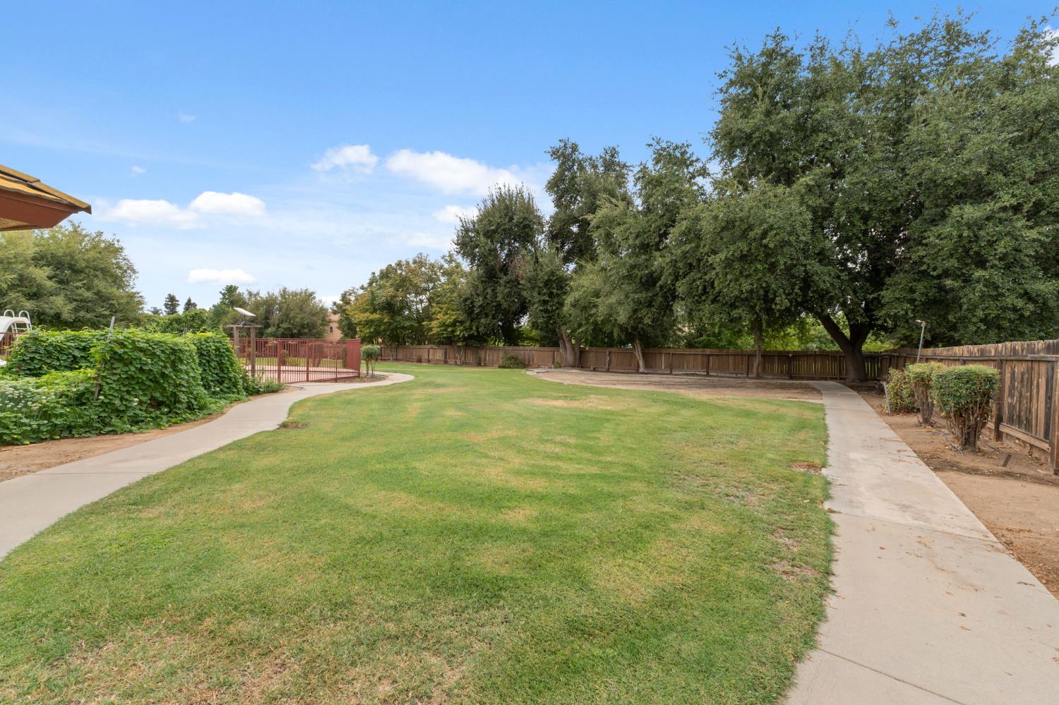 7357 E Dennett Ave, Fresno, CA 93737