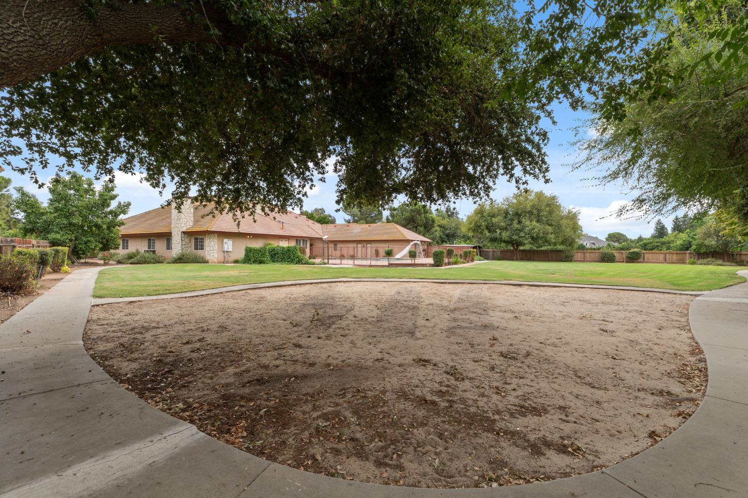 7357 E Dennett Ave, Fresno, CA 93737