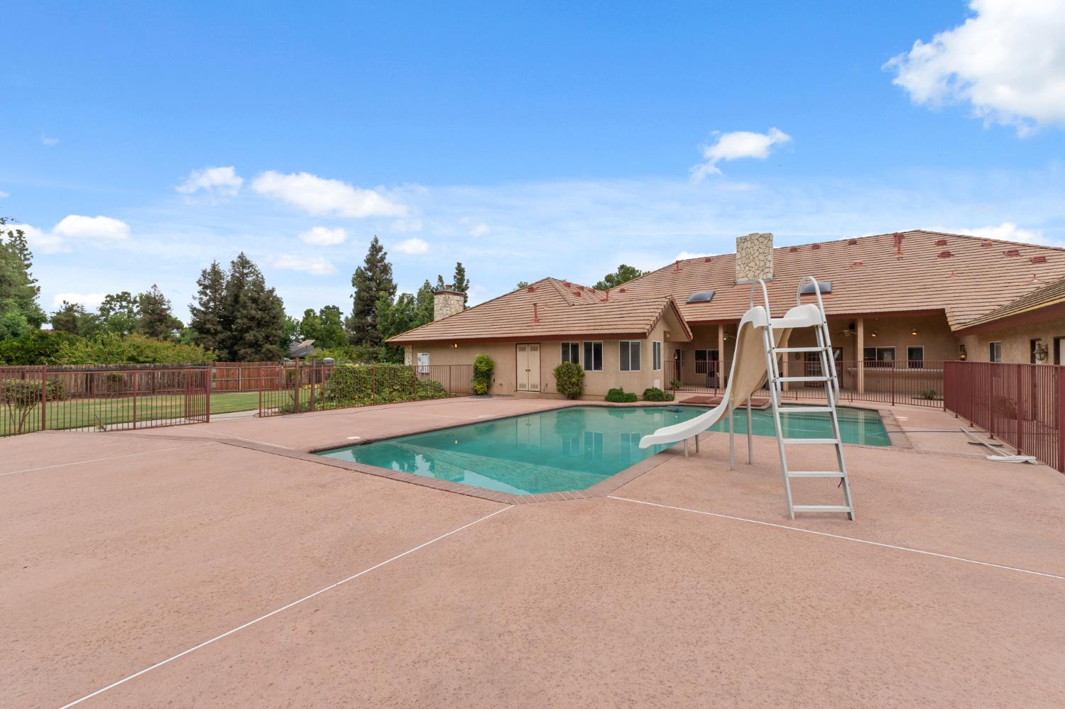 7357 E Dennett Ave, Fresno, CA 93737
