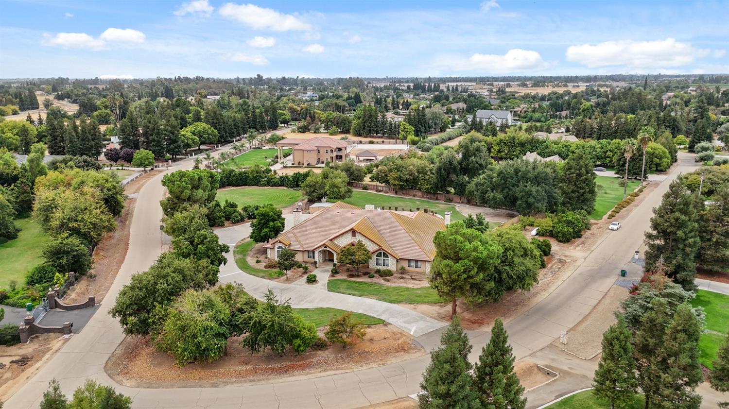 7357 E Dennett Ave, Fresno, CA 93737