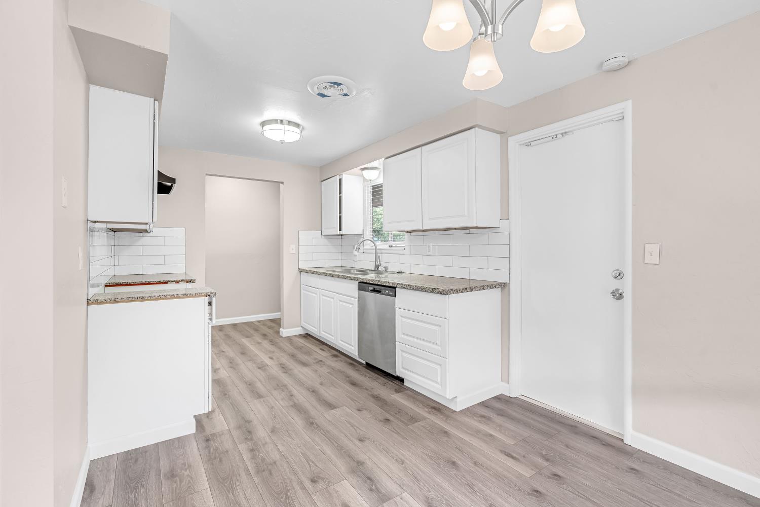 1719 E Los Altos Ave, Fresno, CA 93710