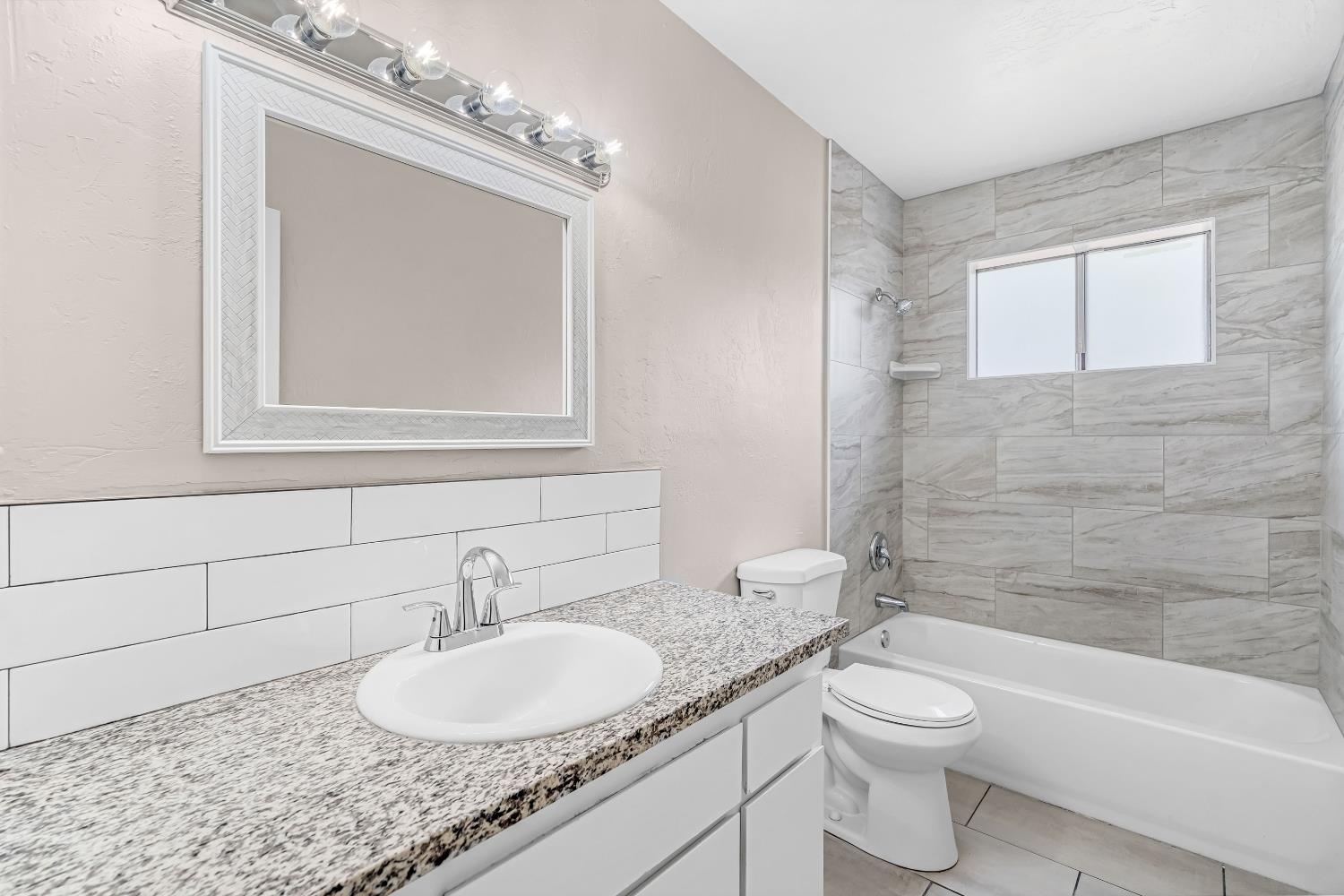 1719 E Los Altos Ave, Fresno, CA 93710